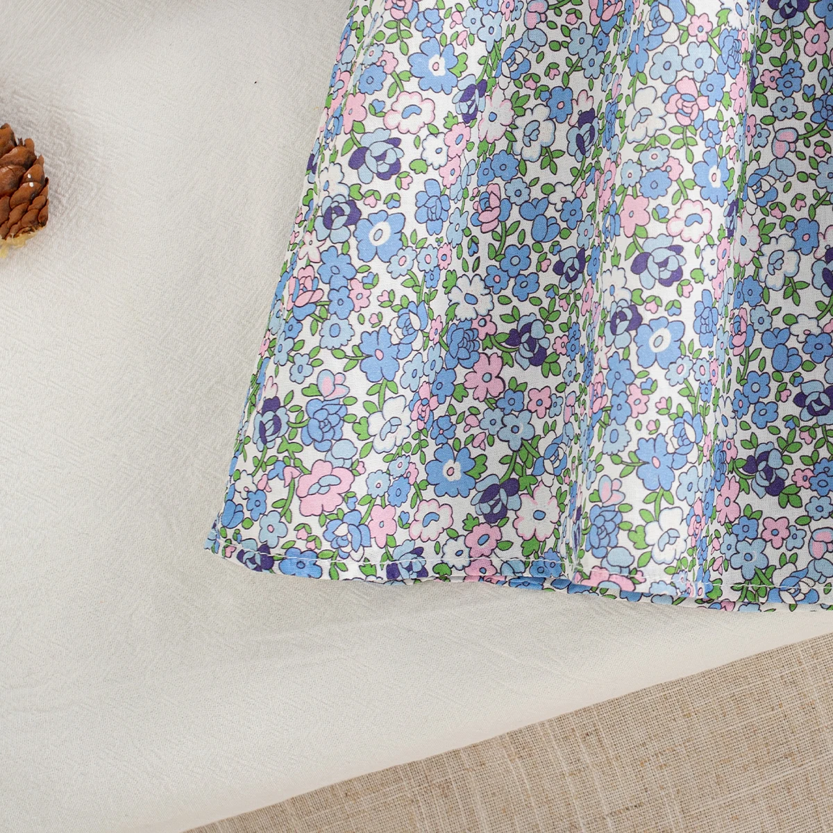 Herbstmode Blumenmuster Langarm-Babykleid im Koreanischen Stil Süßes Niedliches Blaues Schleifenkleid aus Baumwolle Bequemes Weiches Lässiges Kleinkind-Kleid – Detail 11