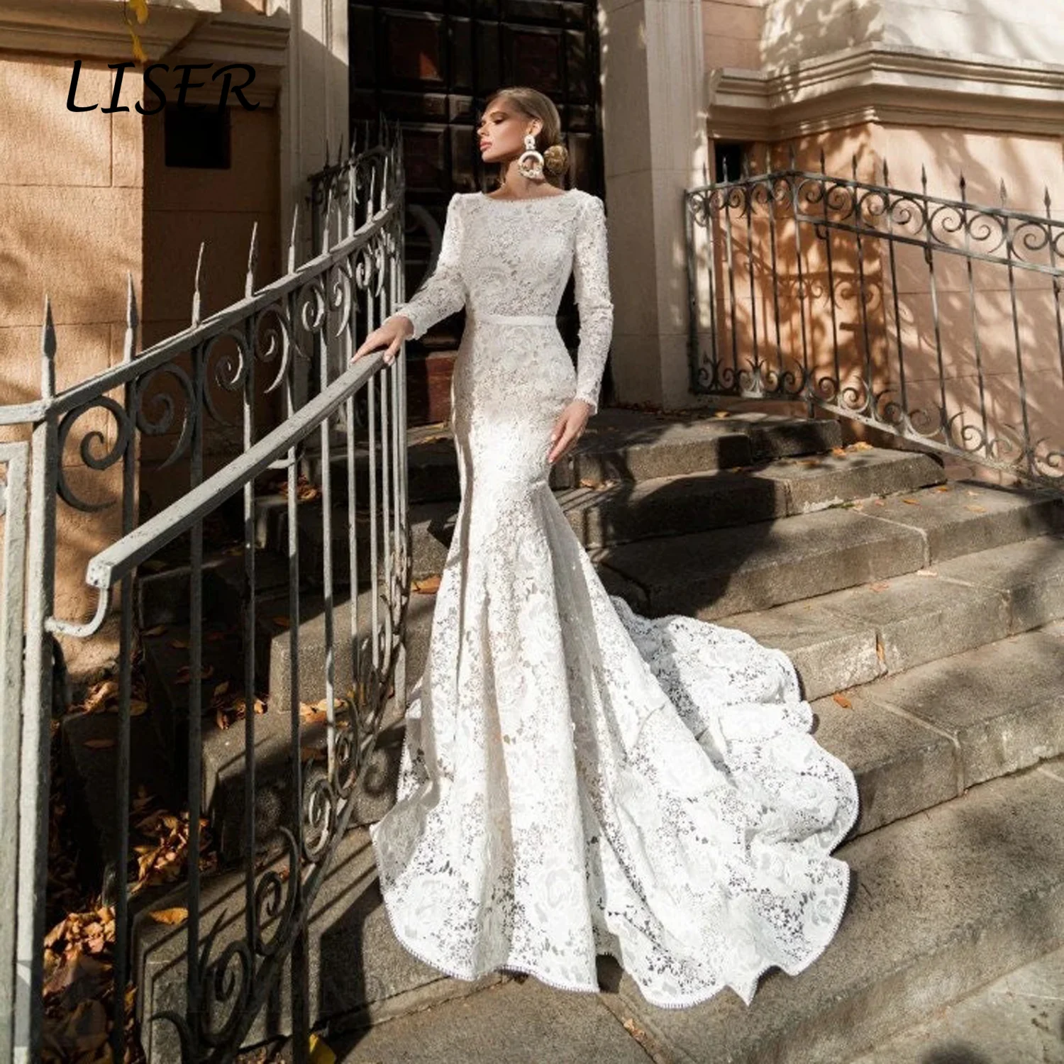 Liser Customized Ivory Bateau Neck Long Floral Lace Mermaid Wedding Dress Fitted Silhouette Extra Long Scalloped Robe De Mariée