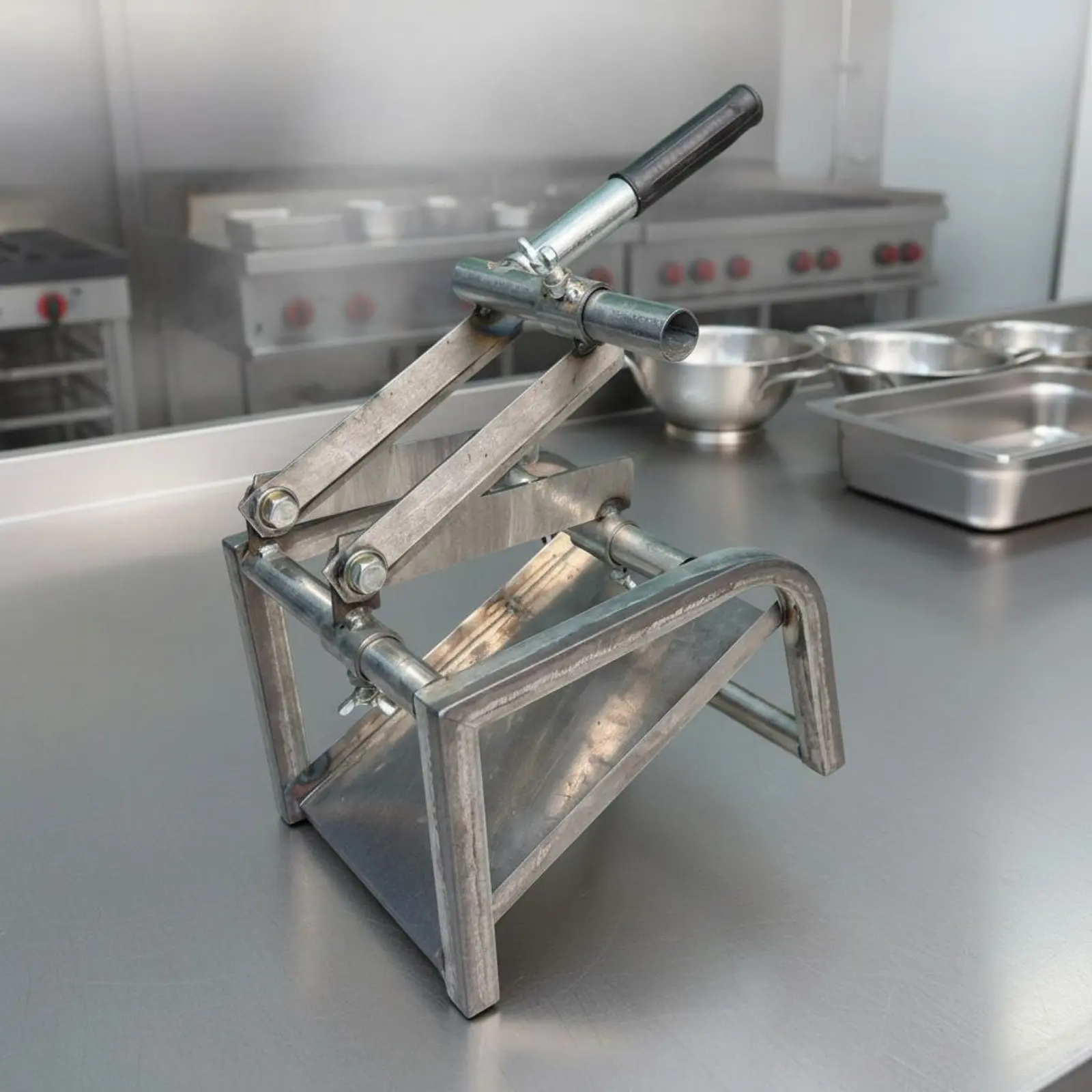 

Garlic Cutter Multifunctional Onion Cutter Double Blade Harvest Tool Labor Saving Fast Cutting for Farm
