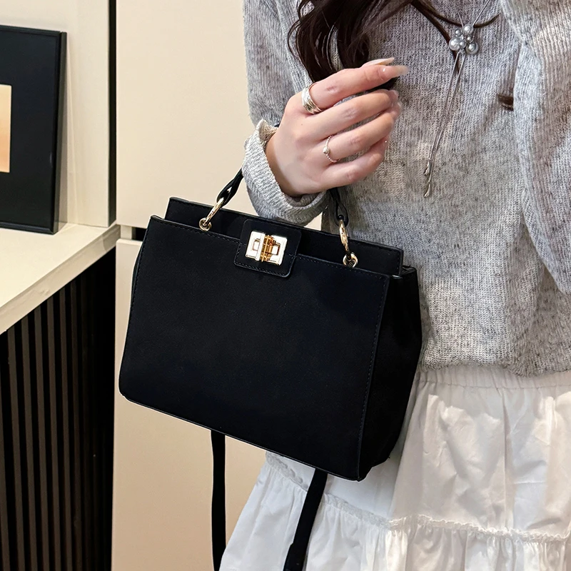 

High-End Elegant Classic Messenger Handbag With Trendy Letter Logo Best For Women's Daily Commute