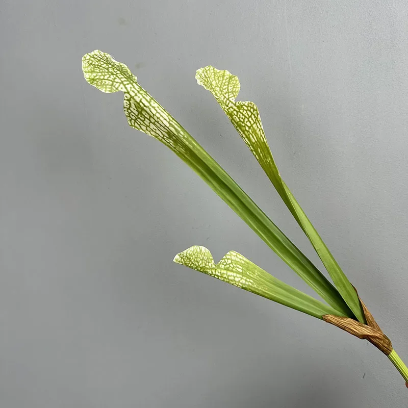 

4pcs/lot Artificial Green Plants Film Common Nepenthes Study Decorative Simulation Plant 3-Leaves Bottlegrass Office Decoration