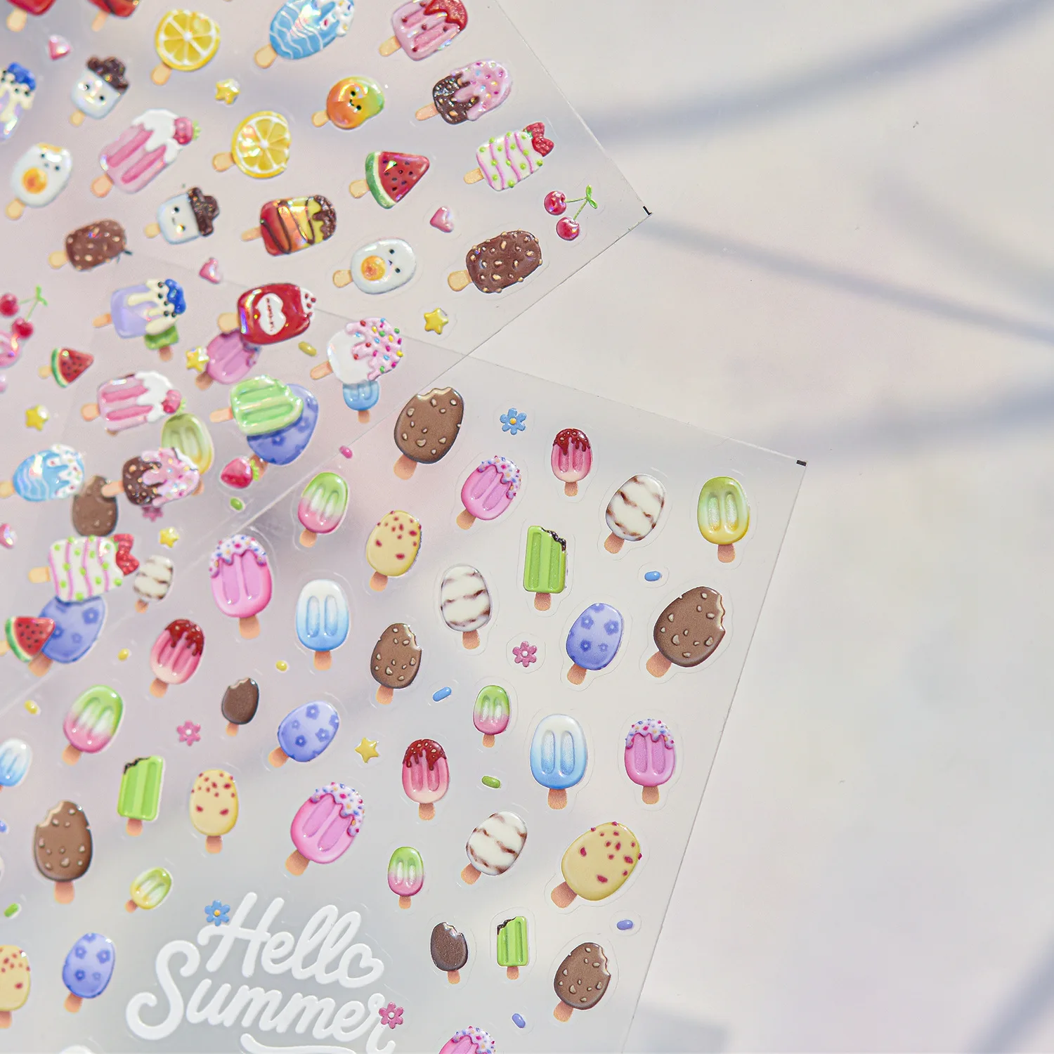Cremefarbenes Waffel-Eis mit W – Nail Art Strawberry Bewertung und Preis