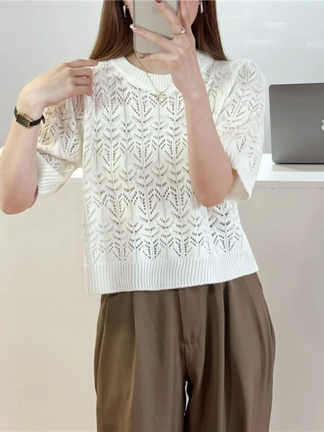 

2025 Summer Korean Fashion Round Neck Loose Sweater Vest Women Knitted Hollow Out Short Sleeveless Solid Knitwears Lady Z139