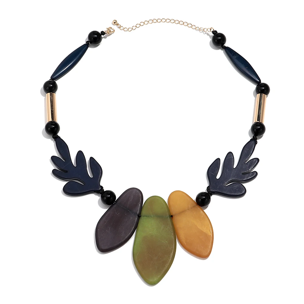 Statement Acrylic Irregular Leaf Pendant Necklace for Women Novelty Resin Geometric Beaded Necklace Fashion Jewelry Gifts