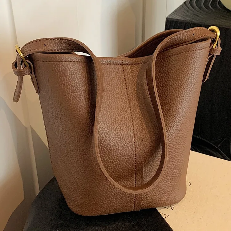 

Korean Niche Women's 2025 New Super Popular Crossbody Bucket Bag Fashion Commuting Single-shoulder Underarm Bag