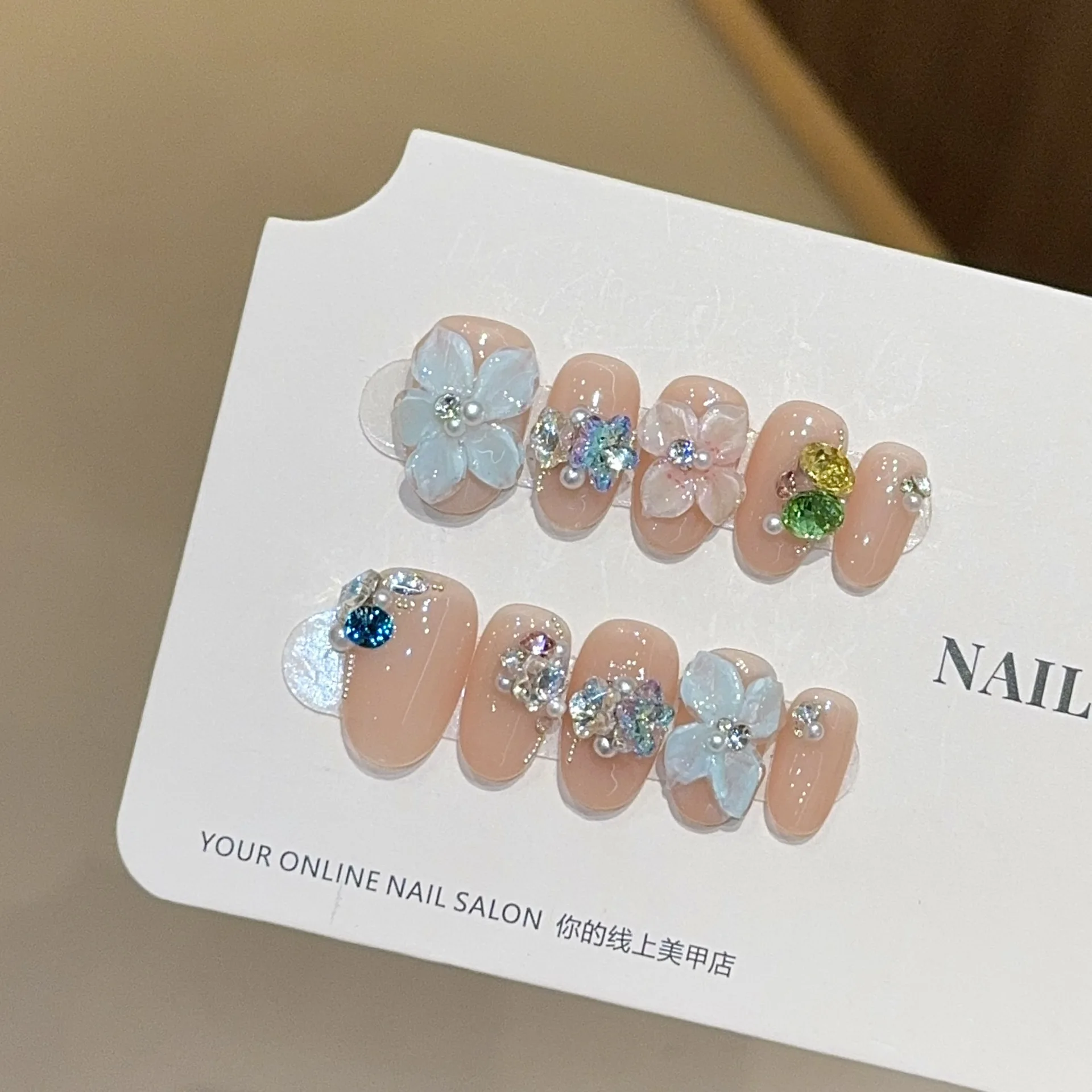 

10Pcs Short Oval Fake Nail Patches Cute Nude 3D Flowers Design Nail with Shiny Rhinestones Pearls Wearable Fashion Press on Nail