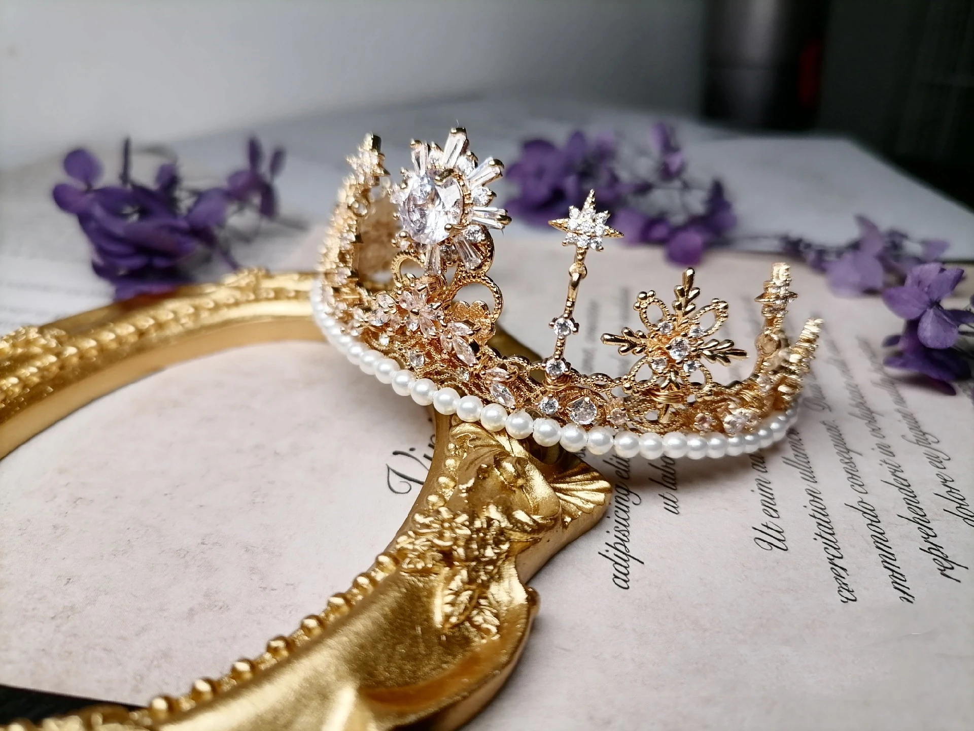 

Красивая тиара для куклы BJD 1/3, изысканный комплект аксессуаров: корона с бриллиантами, ожерелье и серьги.