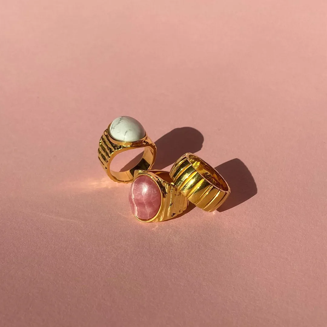 أزياء أوروبا النحاس 18K مطلية بالذهب الوردي الأحجار الكريمة حلقة واسعة امرأة شعبية سحر مجوهرات اكسسوارات