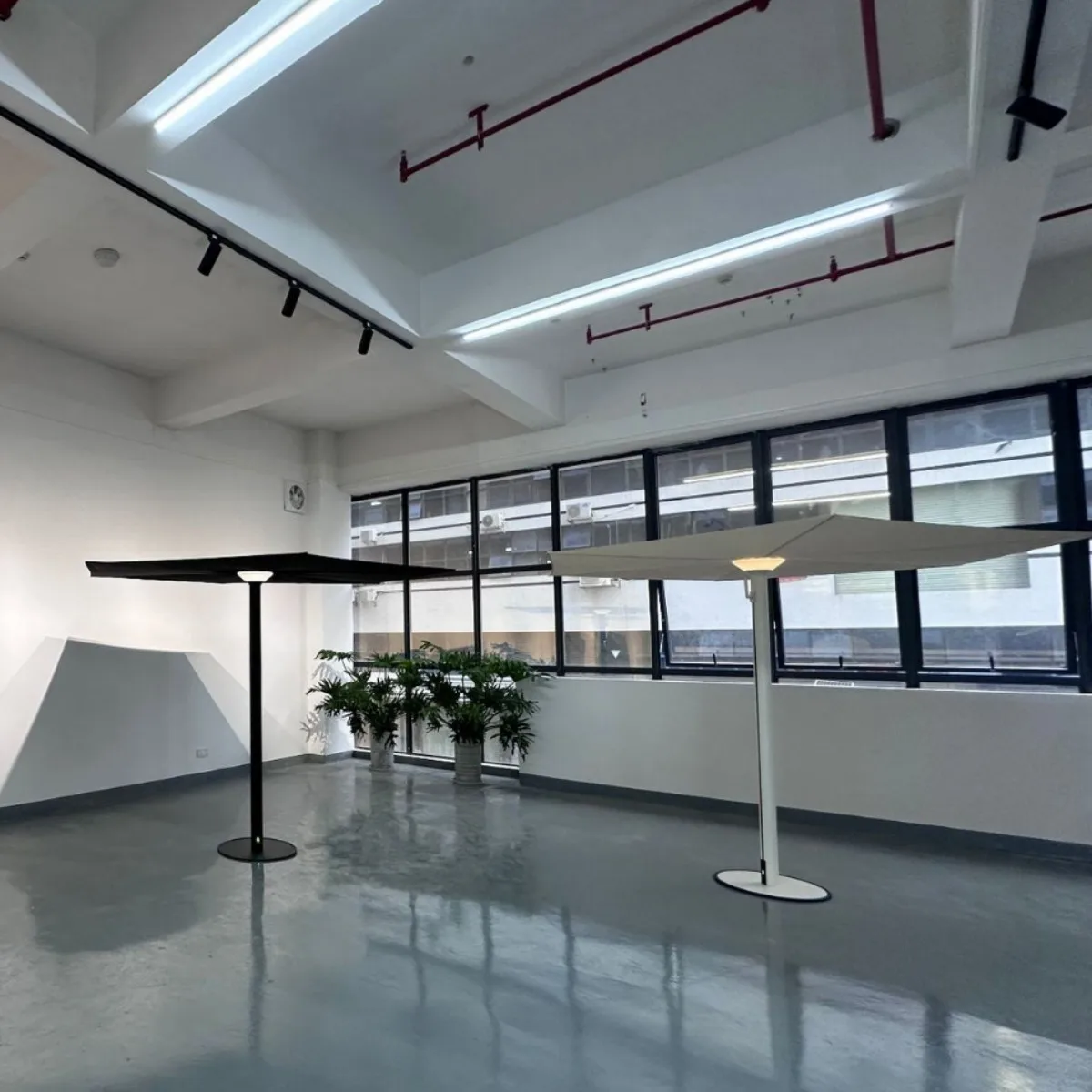 Popular Milan Exhibition Outdoor Decorative Umbrella, Internet-famous Solar Umbrella With Light, Space-saving