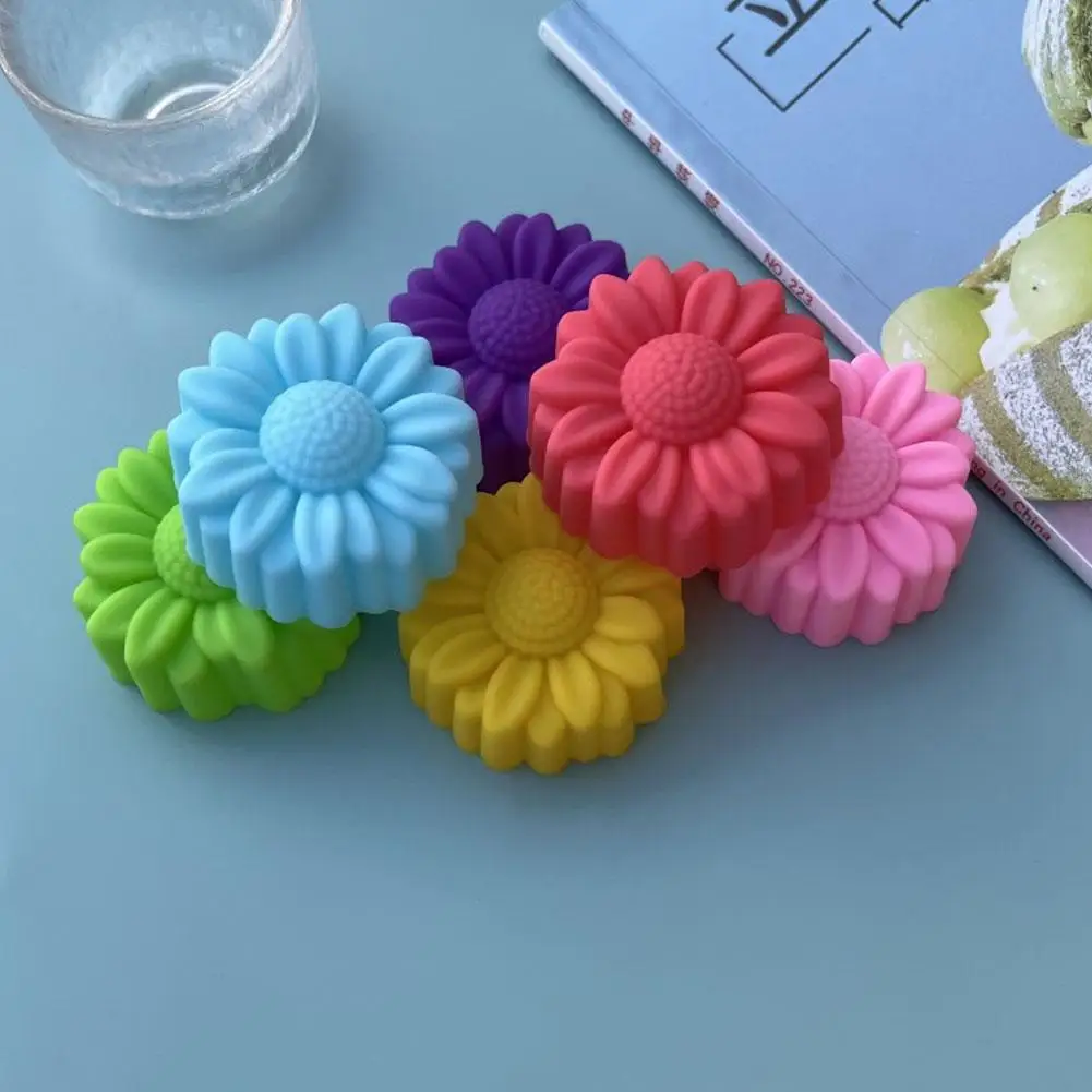 5cm Little Daisy Cake Mold Cupcake Cup Heat Resistant Nonstick Silicone Soap Chocolate Mold DIY Mini Soap Candle Molds
