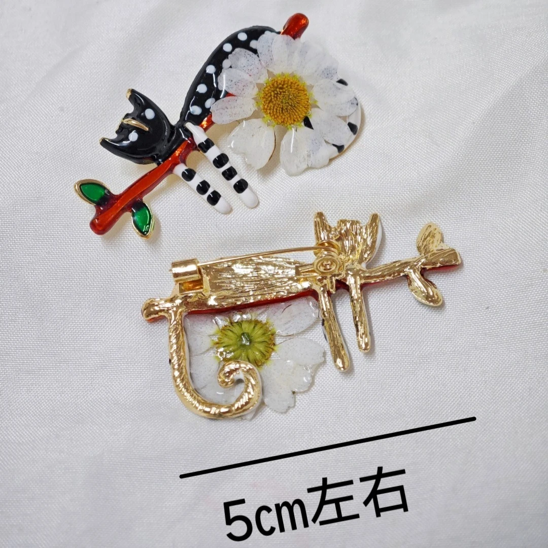 3197 Wholesale Handmade Spring Fresh Chamomile Resin Dried Flower Cat Brooch Suit Shirt Cartoon Accessories Decoration