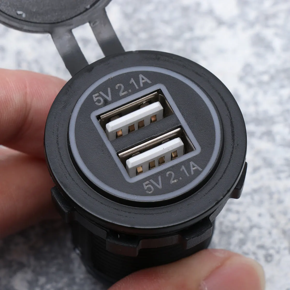 Green Aperture Dual USB Car Charger 2 Display Fast Charging Universal Car Phone Charger for Smart Phones Tablets