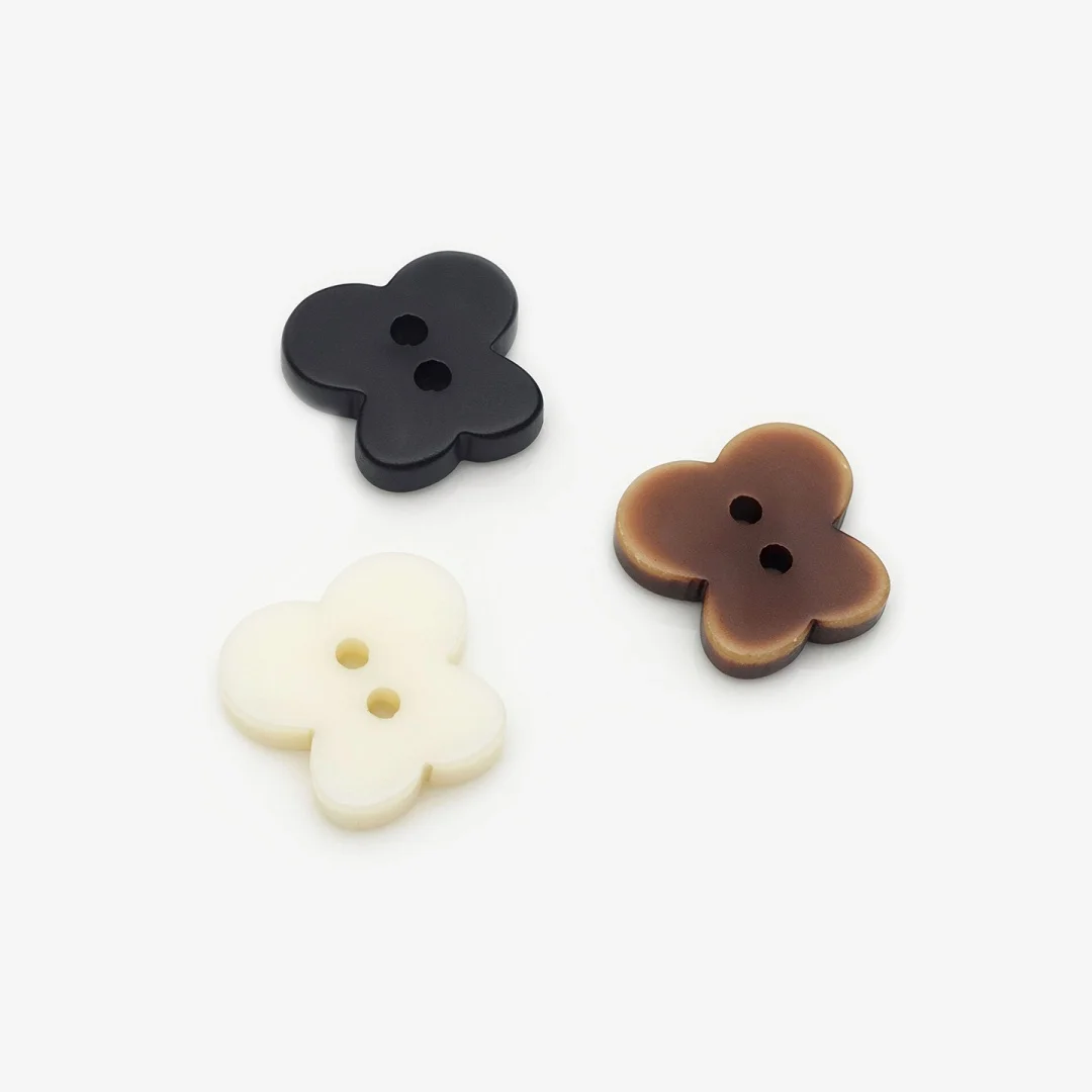 20pcs/lot White Resin Two-Hole Butterfly Buttons Decor Buttons for Shirt Sweater Dress Eyes Button