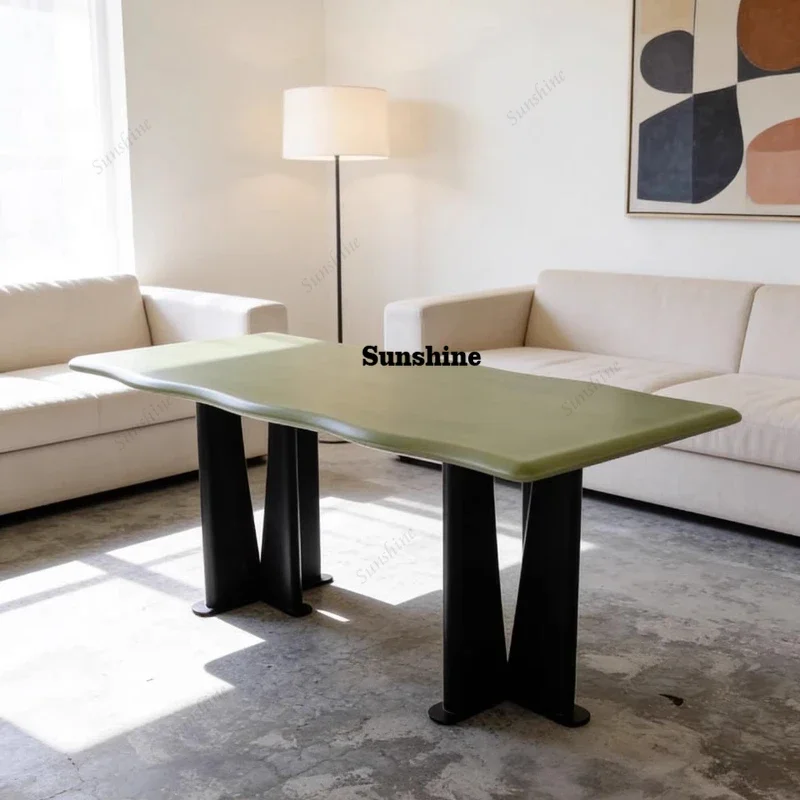 

Комплект обеденного стола и стульев из массива дерева для небольшой квартиры, современный, простой, в стиле легкой роскоши, прямоугольный.