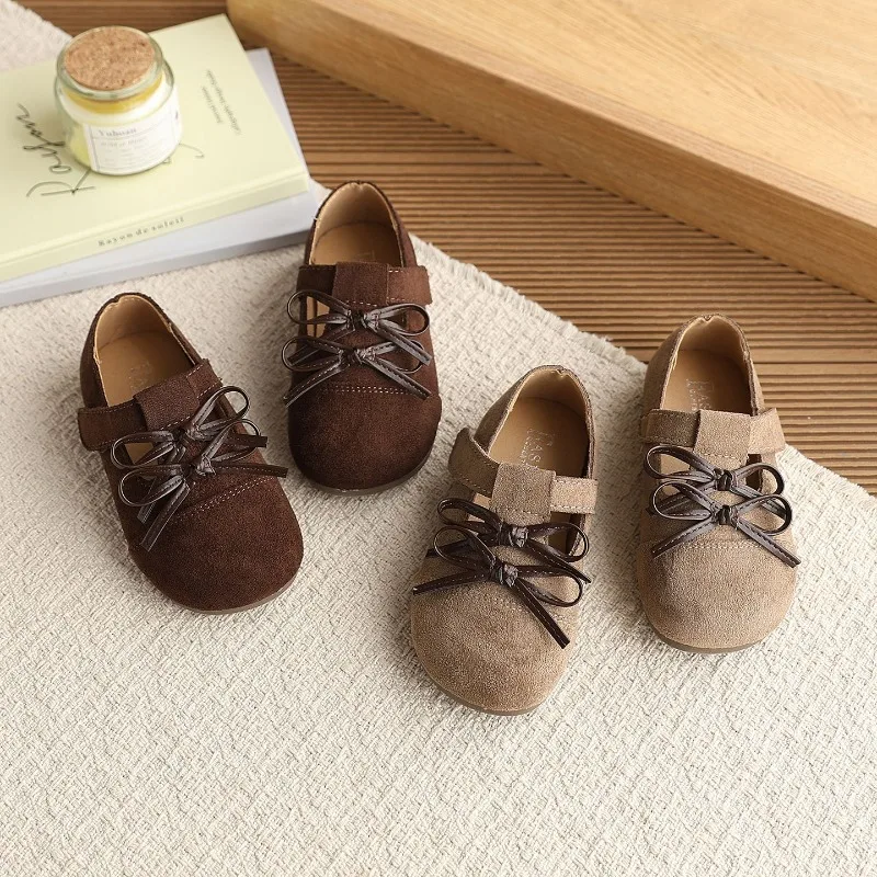 

2026 New Children Retro Flat Shoes Bow Decor Girls School Party Dress Mary Jane Shoes Fashion Suede Hook Loop Kids Leather Shoes