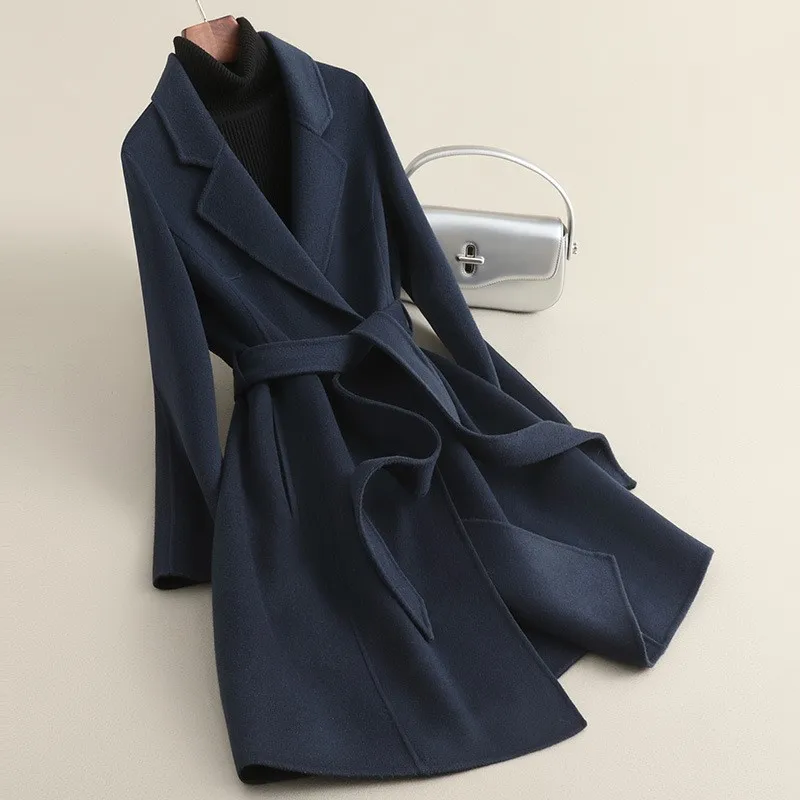

A long double-sided wool coat for women in the style of Hepburn with tie