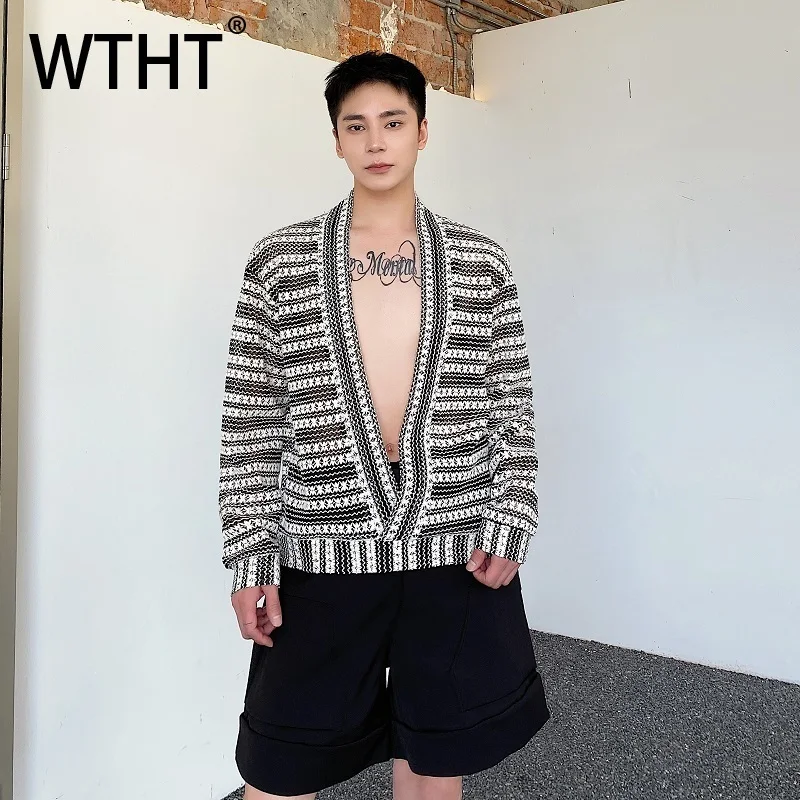 

WTHT мода 2025 осень мужские полосатые свободные повседневные футболки с принтом американский стиль топы с длинными рукавами и v-образным вырезом мужские 2A1969