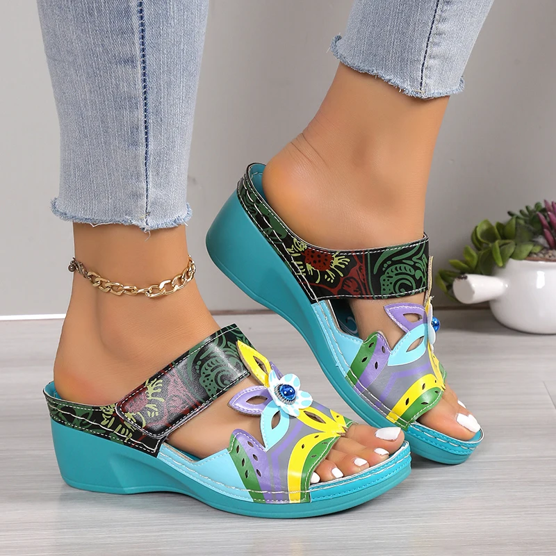 

Женские тапочки, износостойкая обувь 2024, женские модные трендовые нескользящие сандалии, нескользящие тапочки на мягкой подошве, пляжные шлепанцы, женские шлепанцы