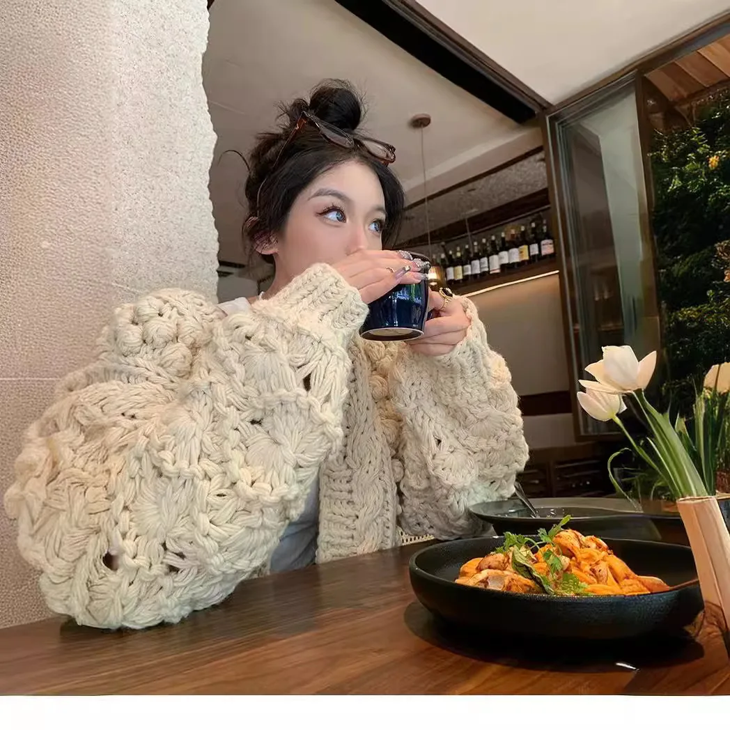 

New Winter Product Elegant Heavy Industry Hollow out Pure Handmade Coarse Rod Needle Thick Style Lazy Style cardigan Coat