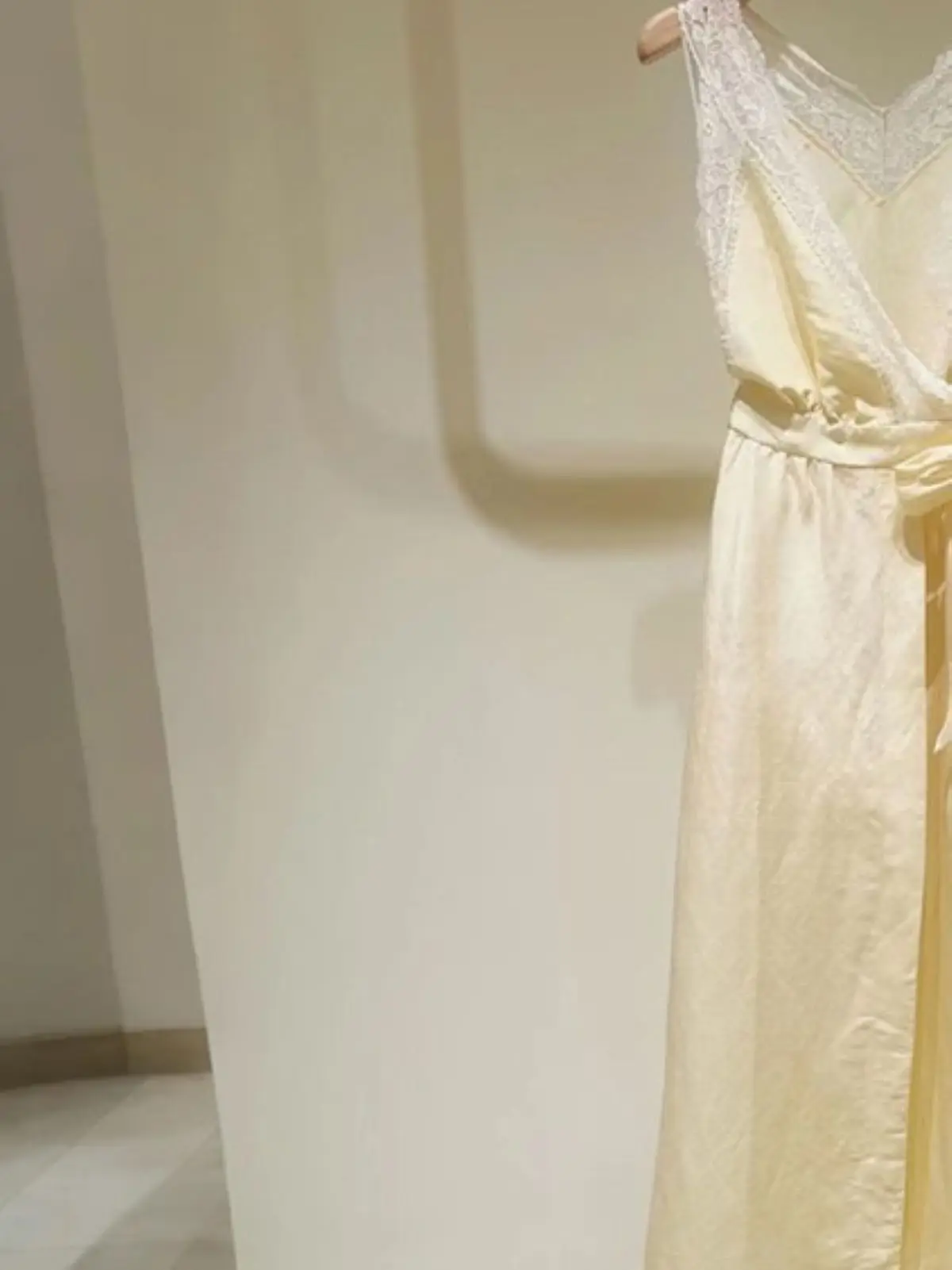 

Spring/Summer Women V-Neck Sleeveless Lace Trim Bow Tie Solid Dress Hign Waist A-Line Slim Elegant Fashion Maxi Skirt