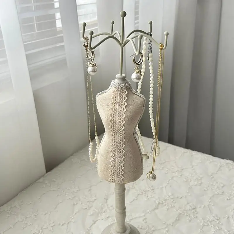 حامل عرض مجوهرات خشبي خفيف الوزن مع تصميم دانتيل مزخرف متعدد العناصر