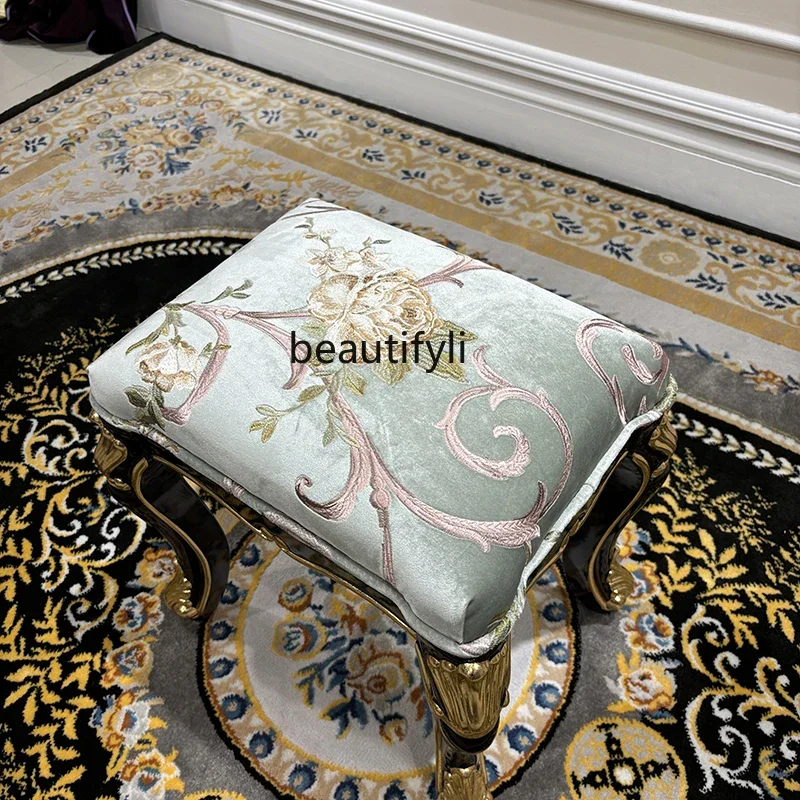 مقعد مكياج مطرز بالقماش الفرنسي، مقعد تغيير الأحذية الأوروبي من الخشب الصلب المنحوت على شكل زهرة لغرفة النوم باللون العنابي