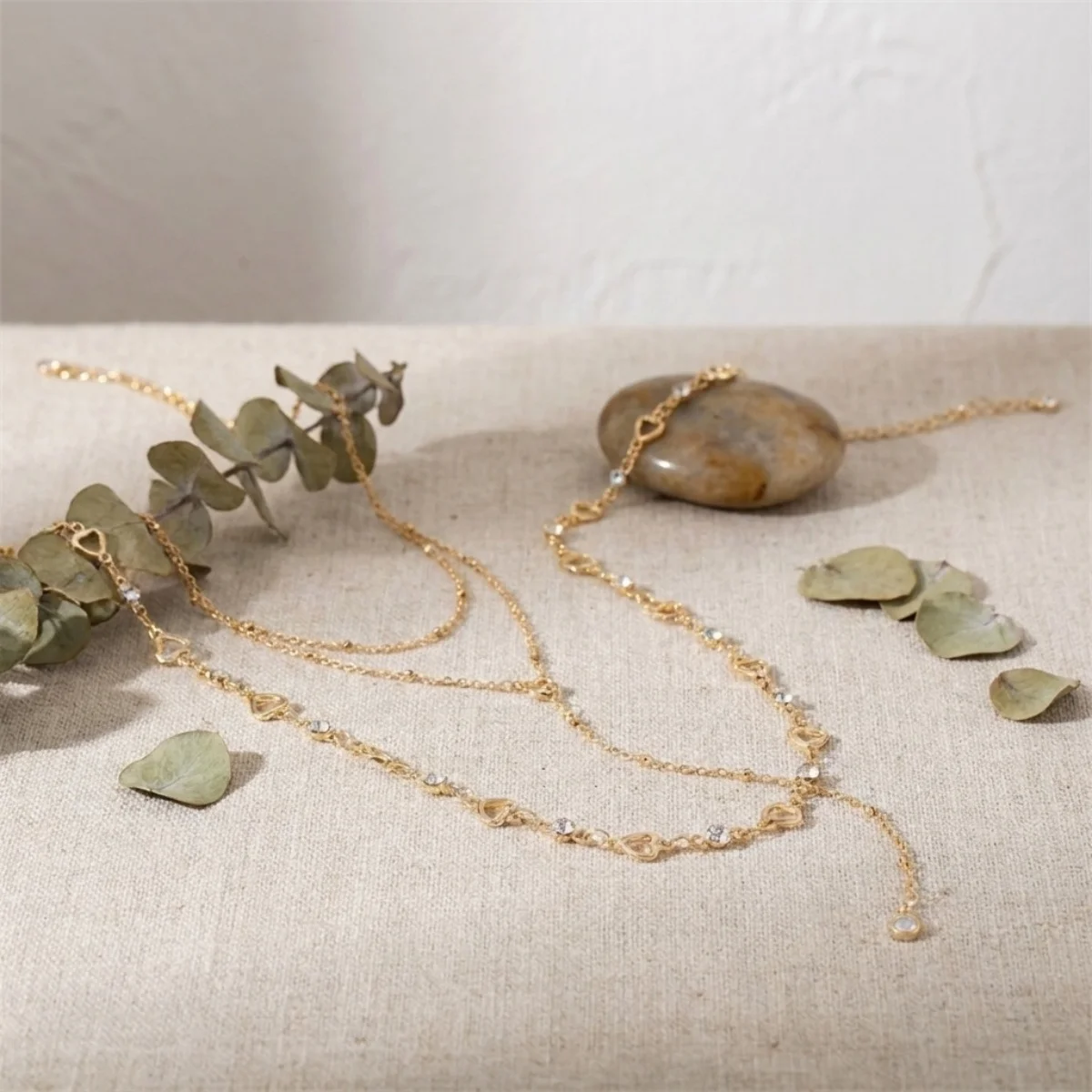 Elegante Französische Halskette mit Hohlem Herz, Runden Strasssteinen und Y-förmiger Quaste für Damen, Modische Geometrische Dünne Kette, Choker-Schmuck – Detail 22