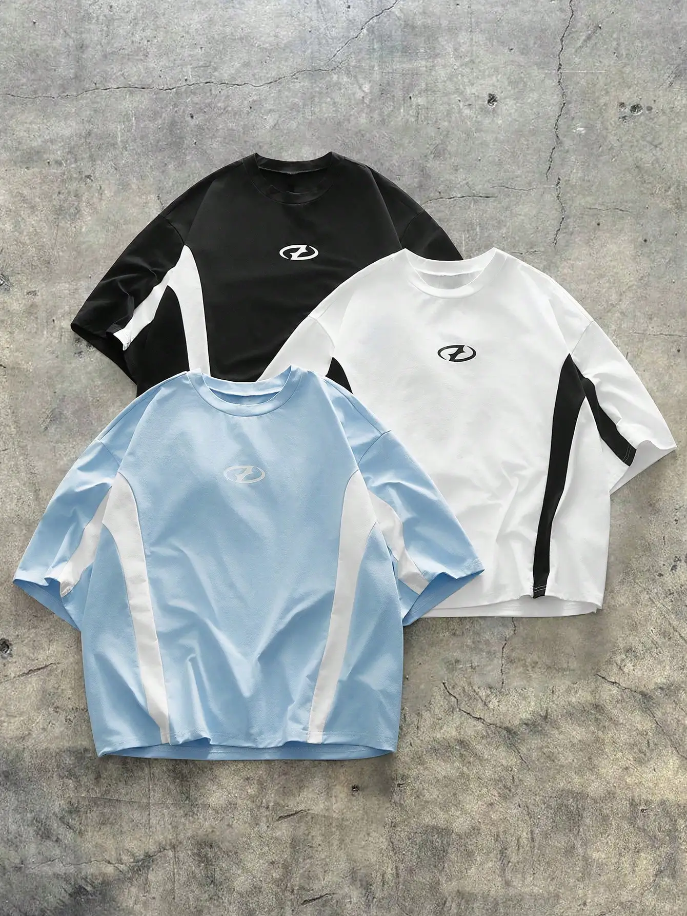 

Набор из 3 мужских футболок с контрастными вставками, круглым вырезом и коротким рукавом для повседневной носки