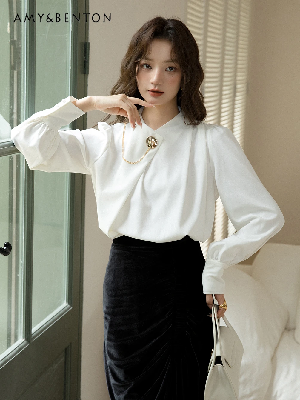 

Early Spring Classical Graceful White Blouse Women Loose Slim Retro Round Neck Blouses All-Match Elegant Professional Women Tops