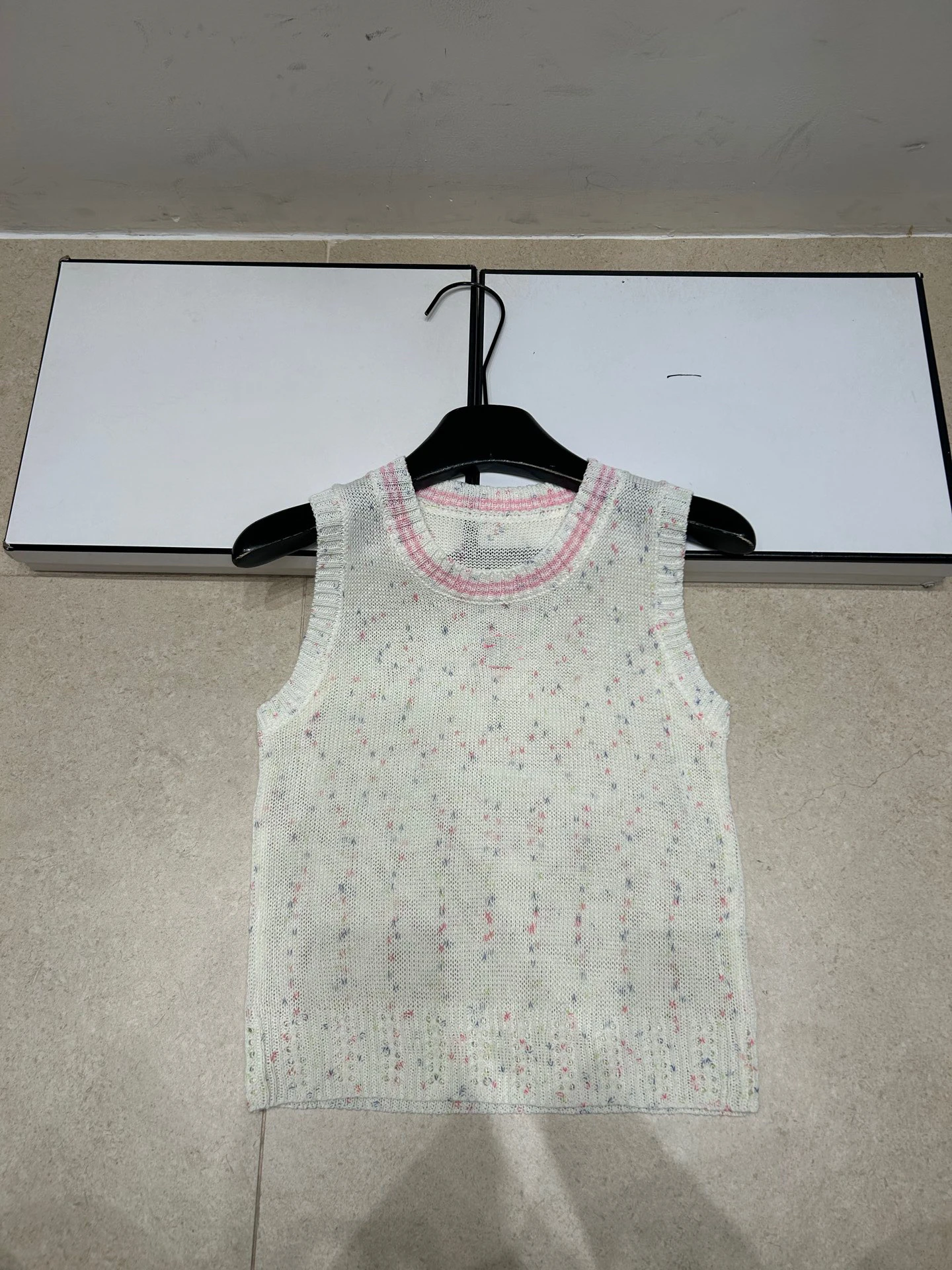 

VIBE Summer Fashion Knitted Vest Women's Sleeveless round Neck Dot Luxury Feel Soft Fine Gauge Casual Comfortable