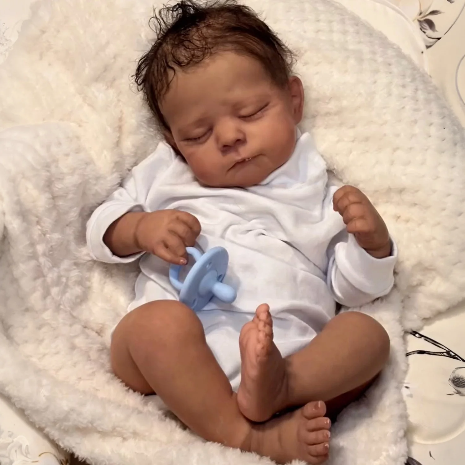 50 CM Śpiąca Reborn Baby Doll Zabawka dla dziewczynki Czarna Brązowa Skóra Vinly Kończyny Tkanina Ciało Lalka Moda Prezent Urodzinowy Zabawka Domowa