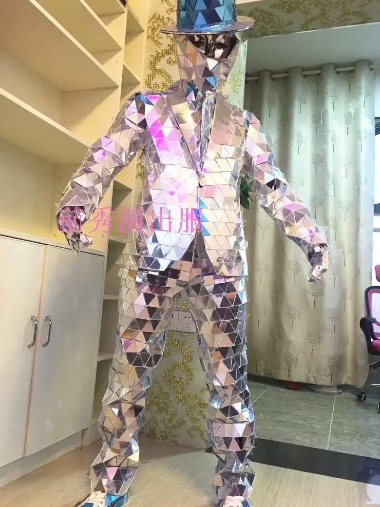 

Индивидуальная одежда для выступлений 2025: зеркальные элементы, технологичный дизайн, одежда для фестивалей yk