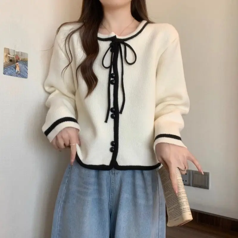 

Chic French Retro Single Breasted Women Cardigan Autumn Fashion Temperament Round Neck Lace Up Sweater 2025 New Loose Lady Tops