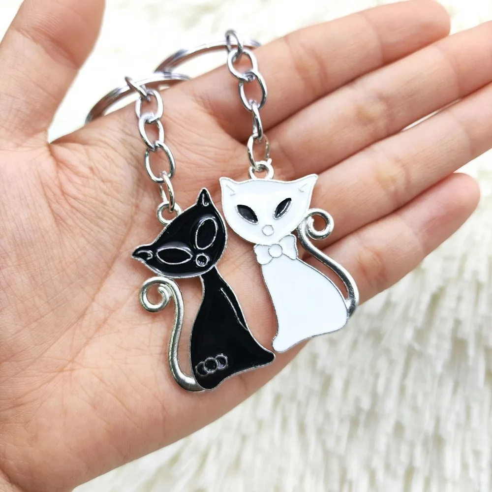 Car Creativity Fashion Metal Keychain Couple Stall Popular Pendant Kitty Key Ring Customization Wholesale Souvenir Gift