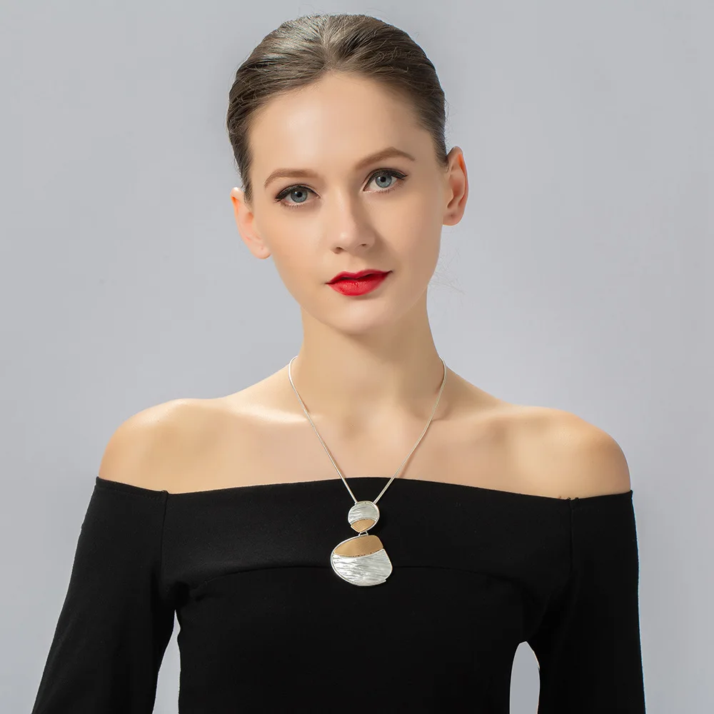 DIY accessories Sweater chain exclusive for viral trends in Europe and the United States popular geometric irregular short versa