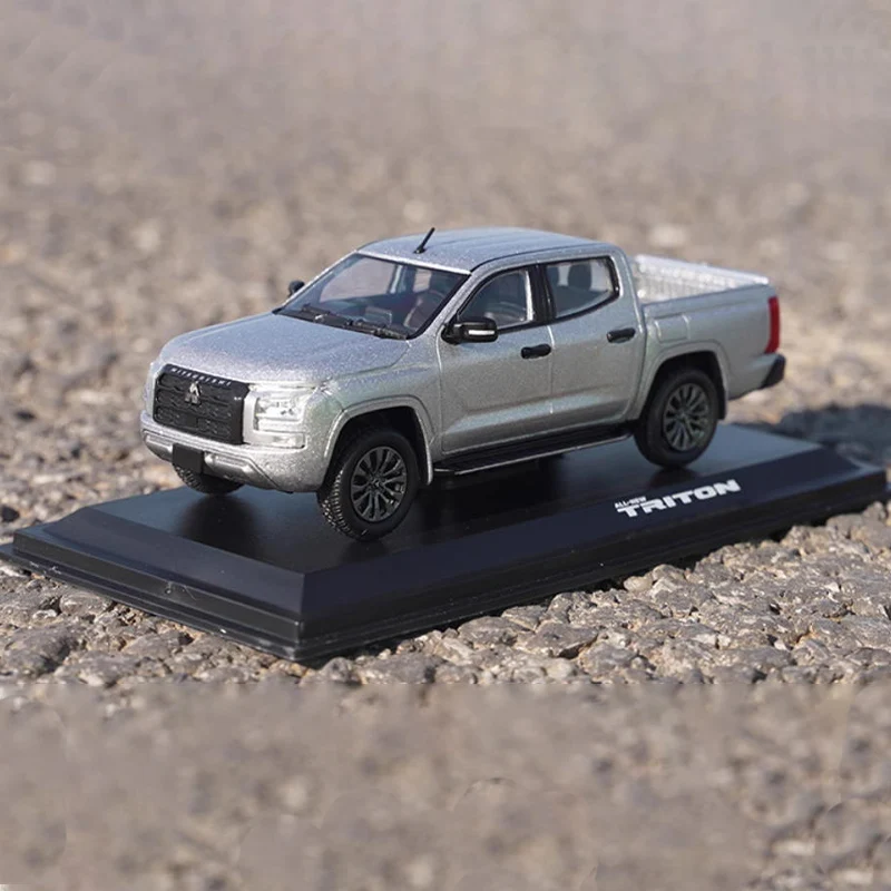 1:43 Schaal ALLE NIEUWE TRITON Pickup Truck Simulatie Legering Model Auto Statische Display Collectible Speelgoed Gift Souvenir Decoratie - afbeelding 2