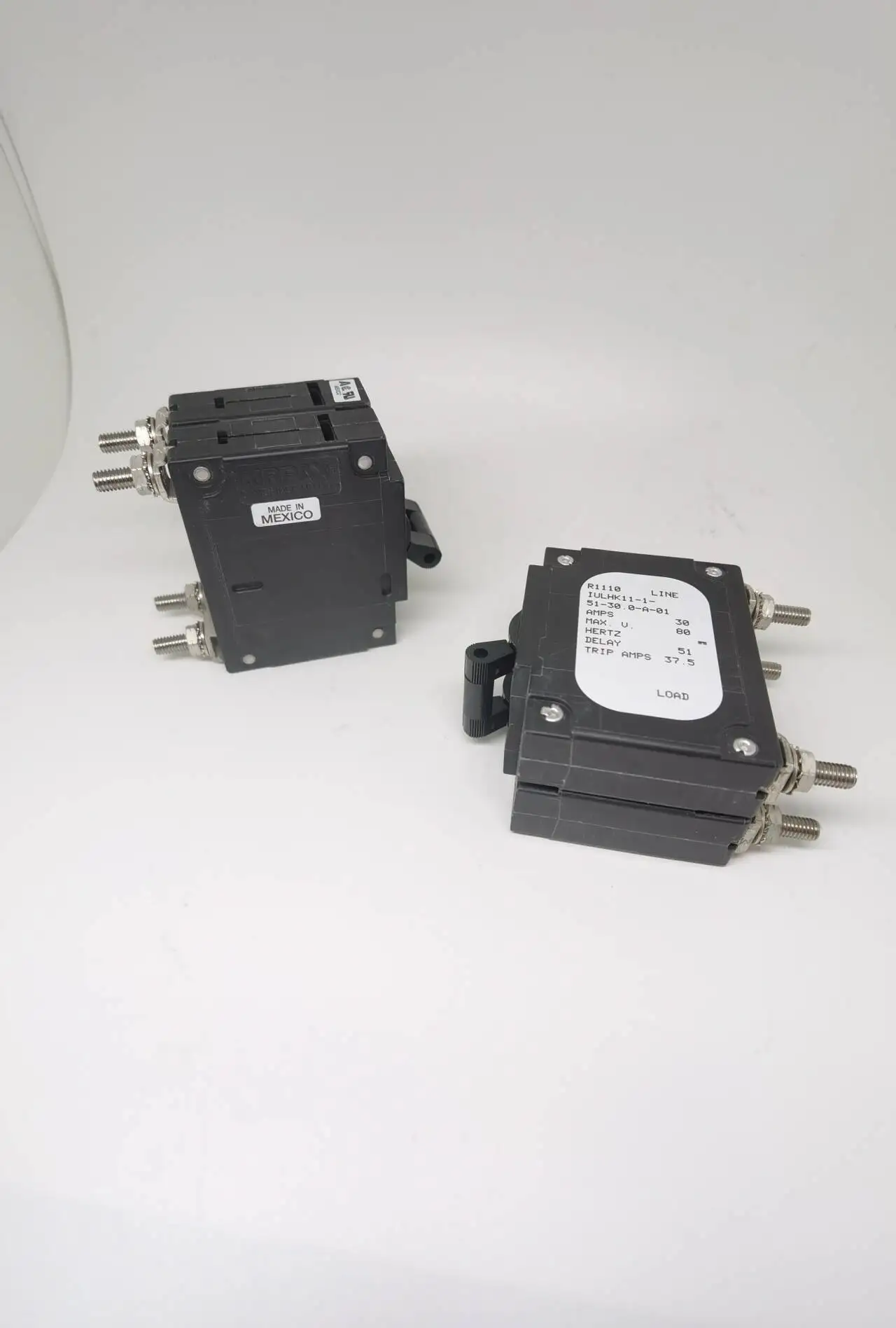 

Автоматический выключатель IULHK11-1-51-30.0-A-01 AIRPAX Совершенно новый и оригинальный