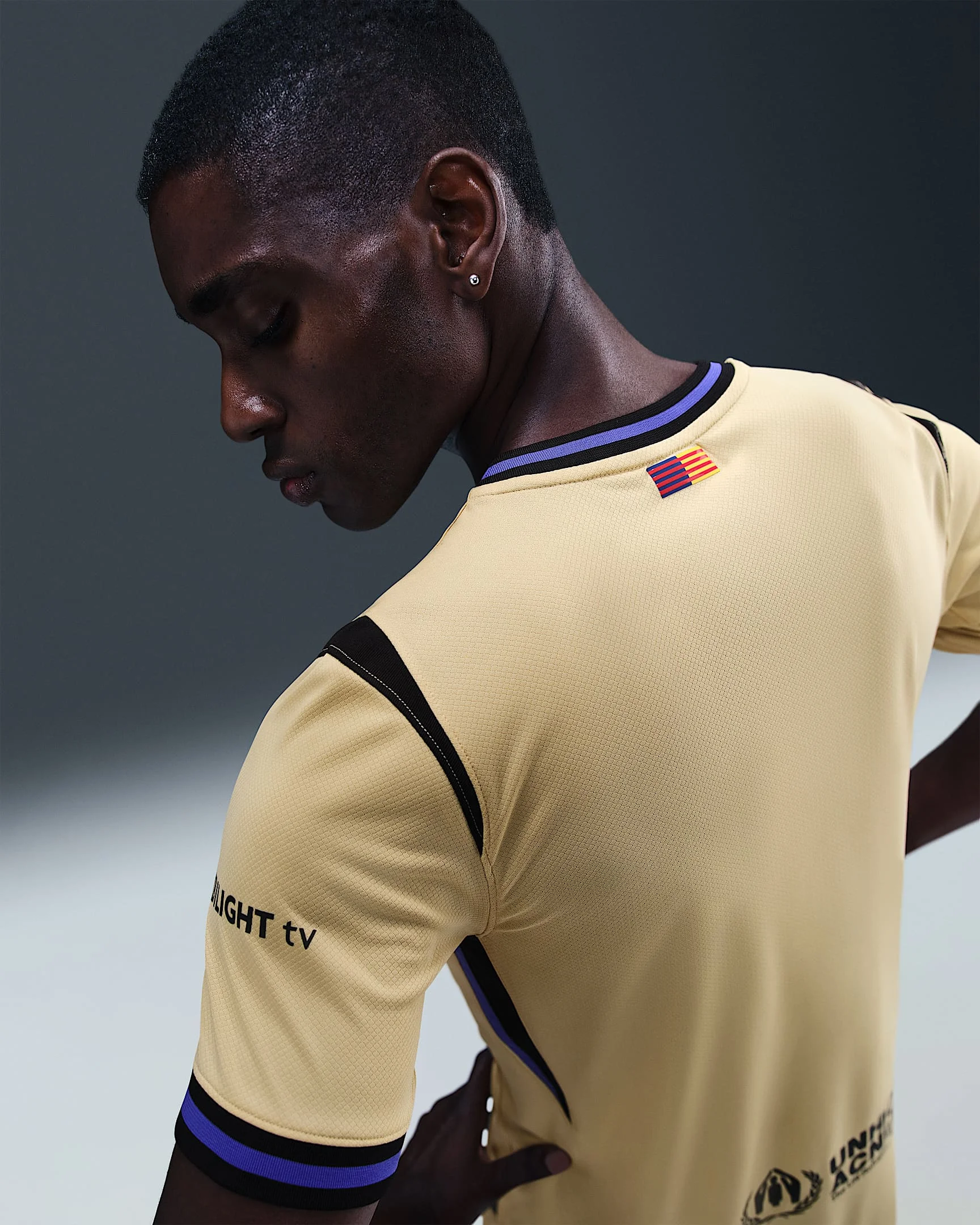 برشلونة بعيدا نسخة المروحة لموسم 2025/26 كوبي دري فيت قميص كرة القدم للرجال سريع الجفاف