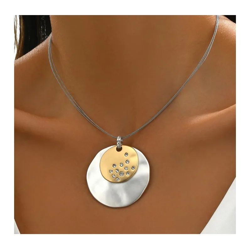 

Стильное и лаконичное женское ожерелье с крупным металлическим кольцом и бриллиантами, нишевая высококачественная цепочка на ключицу