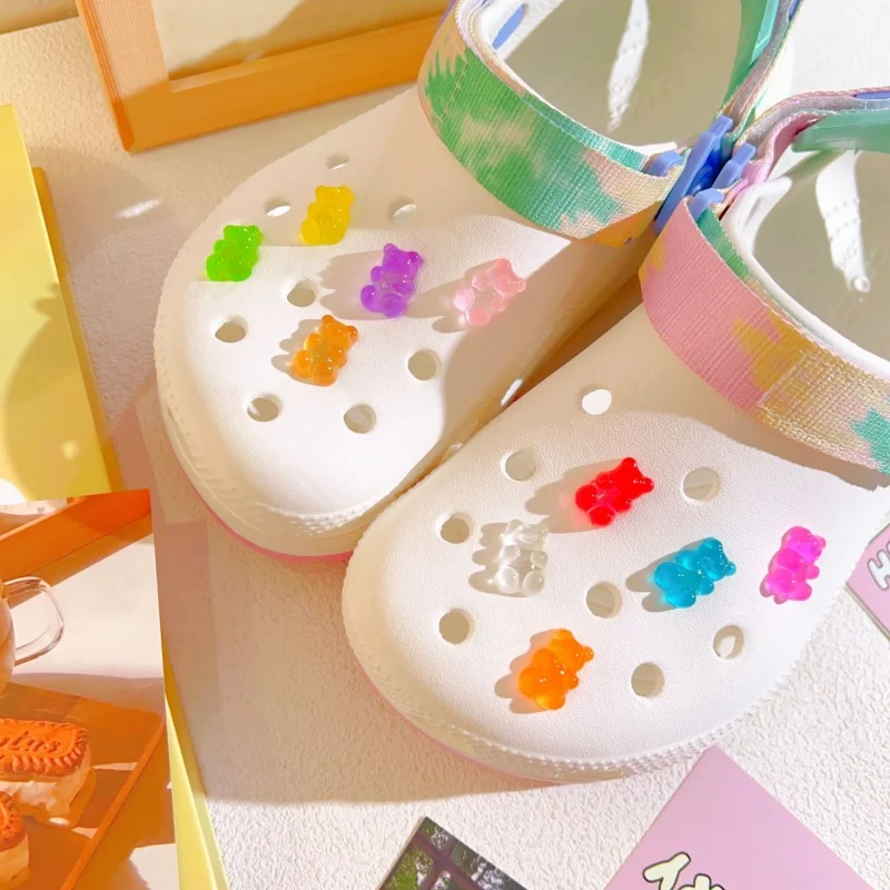 2024 Candy Bears Women's Charms Designer Hole Shoes Charms Luxury Shoe Clips Charm Pines Clogs Fit Charms Femme Wholesale