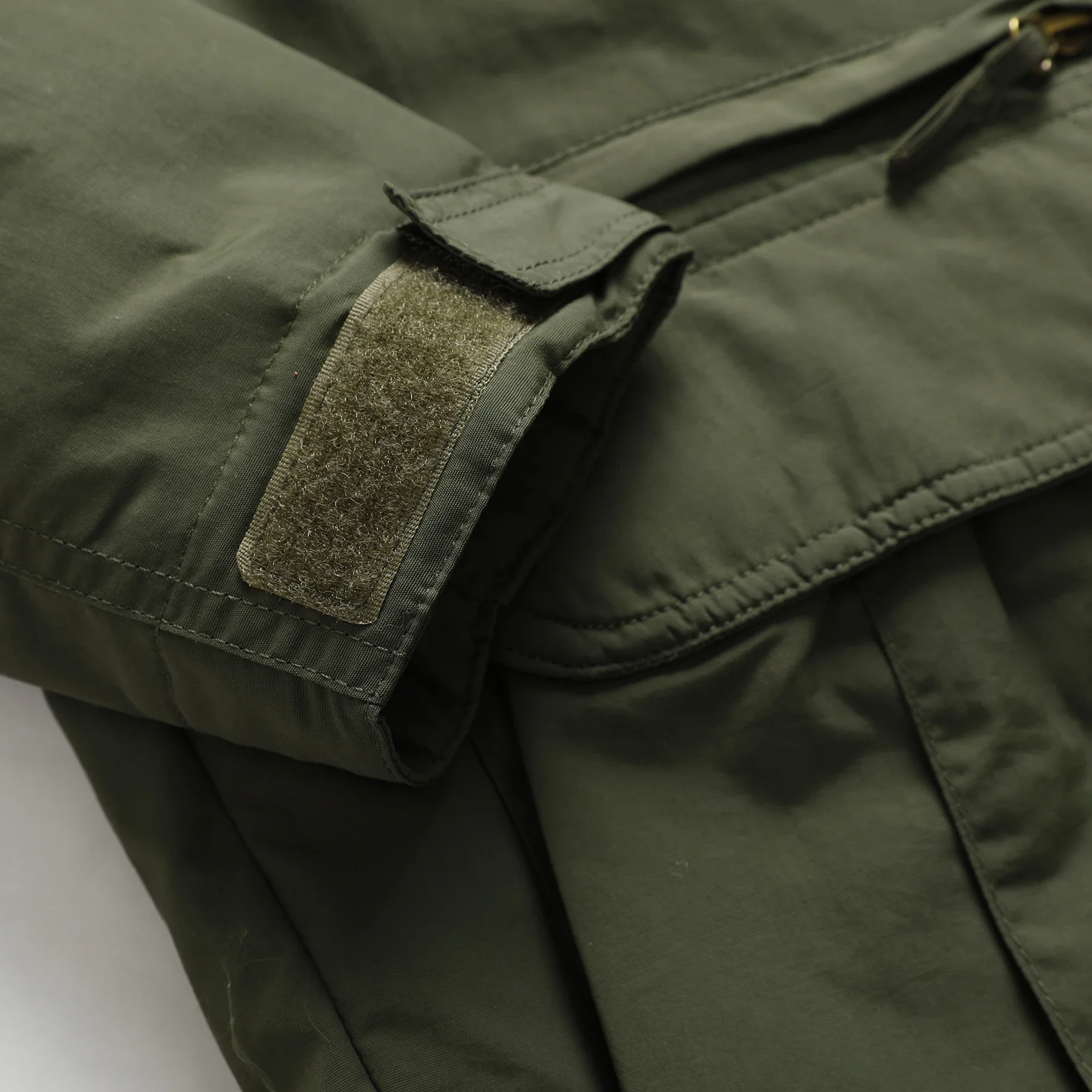 سترة دافئة مبطنة بالصوف للرجال في الهواء الطلق مع جيوب متعددة، وأكمام وغطاء للرأس قابلة للفصل، ونايلون، ونمط عتيق، وإغلاق بسحاب #5