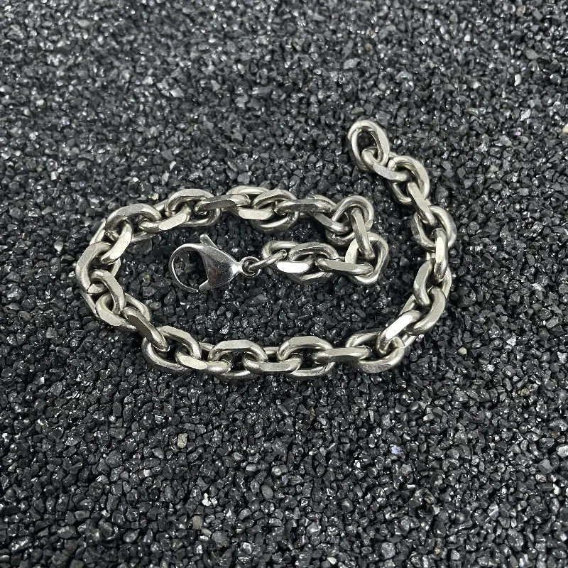 

New Pure Titanium Angle Chain Bracelet with A Width of 7mm Lightweight and Anti Allergic A Bracelet Gift with A Length of 200mm