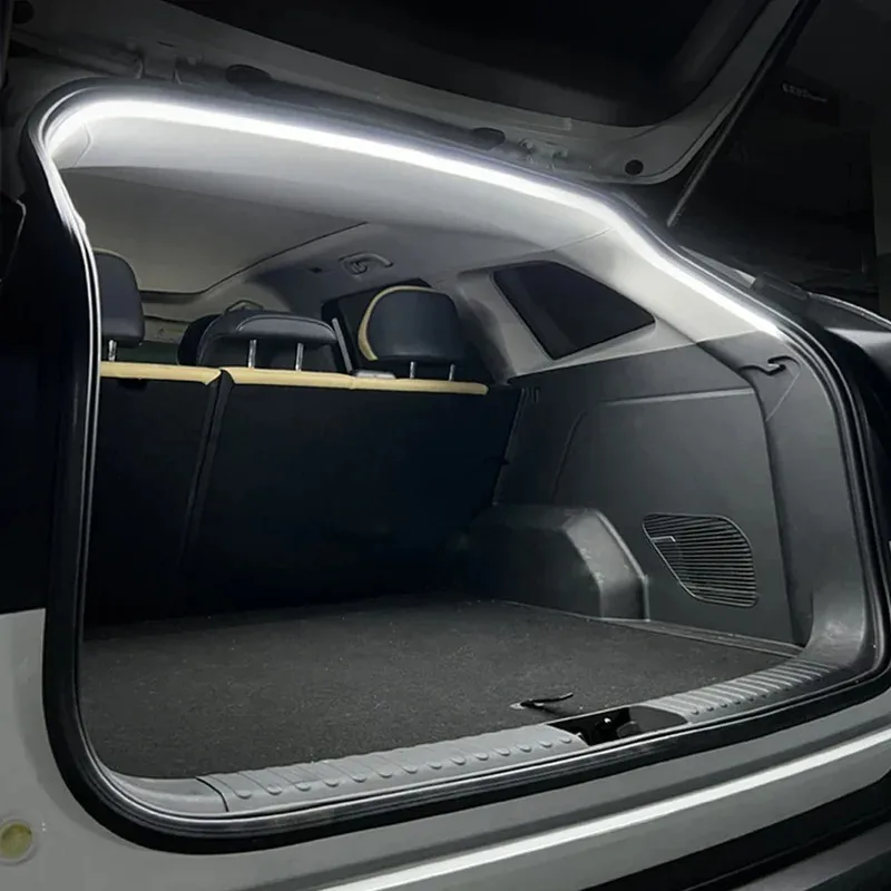 1 set di illuminazione per bagagliaio ad alta luminosità per auto, luce ambientale, decorazione interna, cablaggio a LED, rilevamento automatico gratuito, striscia luminosa per portellone posteriore