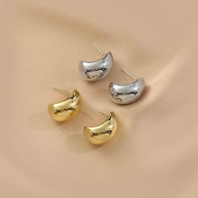A Pair of Simple and Fashionable Gold and Silver C-shaped Alloy Earrings for Women, Suitable for Daily Travel Wear