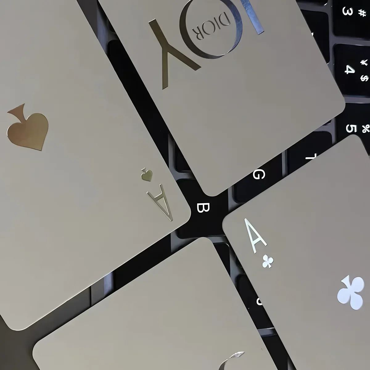 مجموعة بطاقات البوكر المضيئة، ورق مقوى عالي الجودة، مناسبة للمهاجع والهدايا وأنشطة حفلات العطلات المختلفة