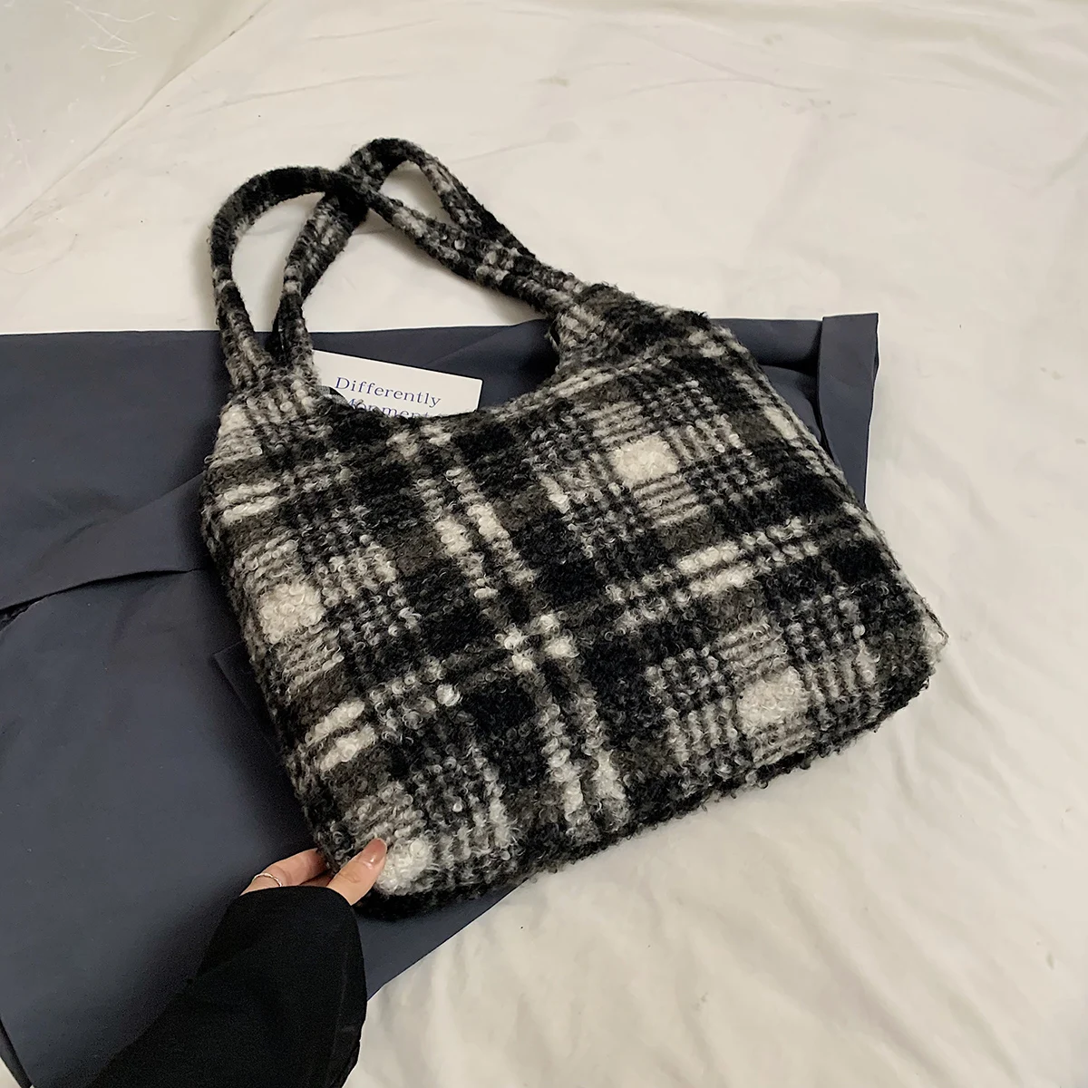 Simple Casual Outdoor Commuting Storage Bags New Fashion Trendy Versatile Women\'s Plaid Single Shoulder Tote Bags