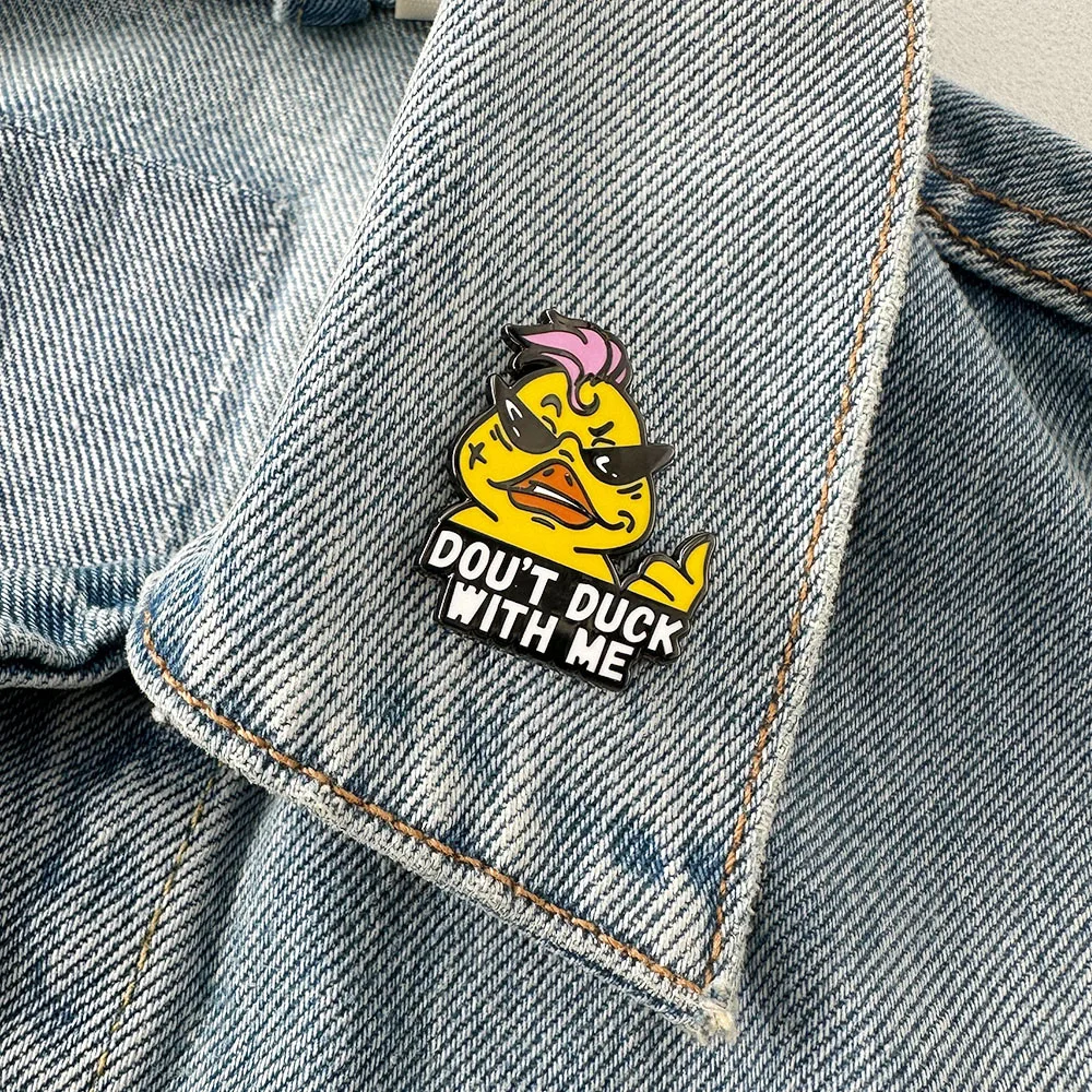 Coole Angry Duck „Don't Duck With Me“ Brosche Lustige Sonnenbrillen-Ente Anstecknadel Humorvolles Zitat Accessoires Modeschmuck Geschenk – Detail 6