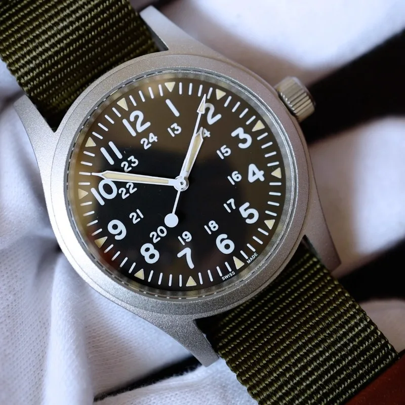 

Manual machinery modern watch