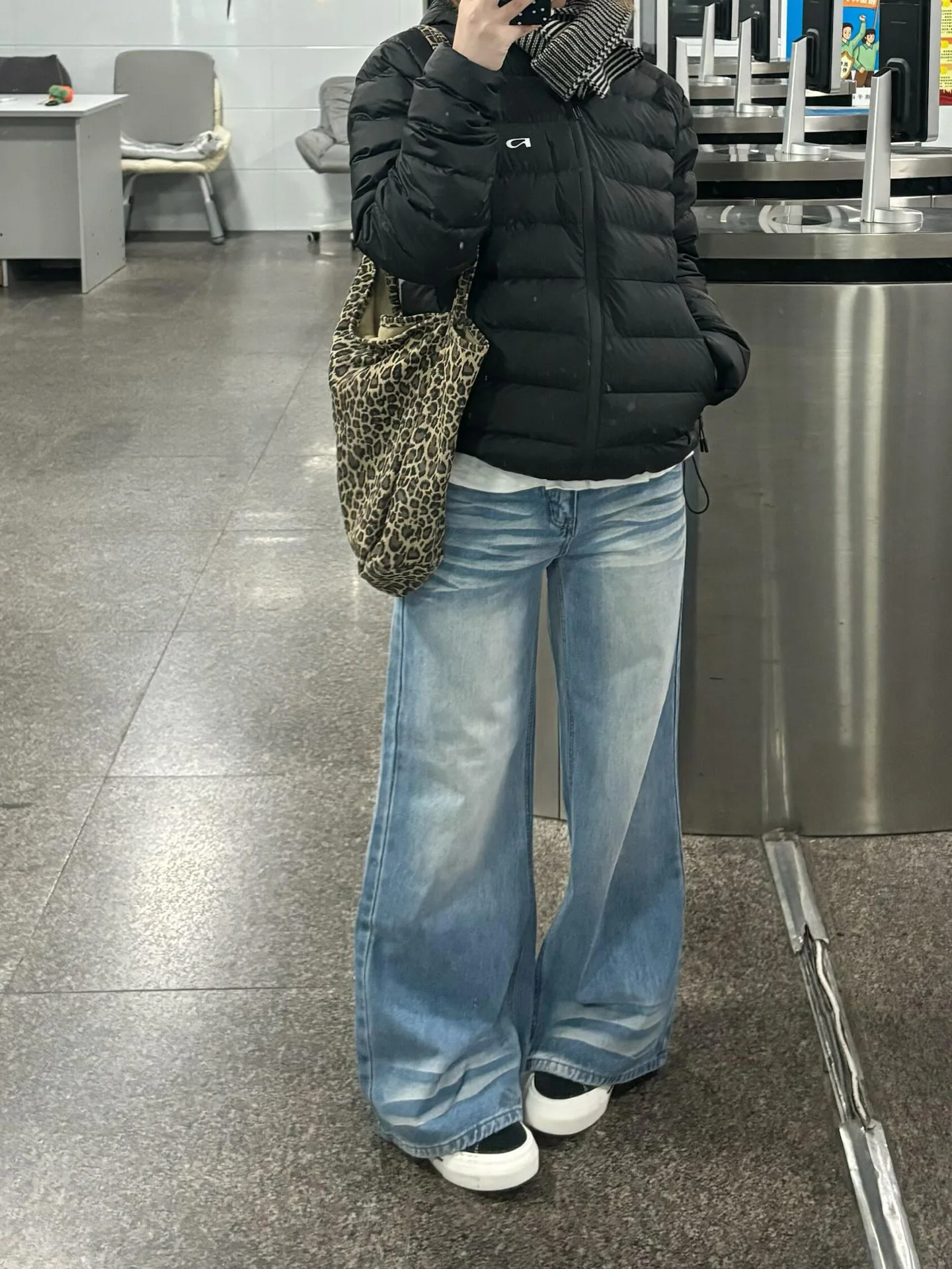 Jeans a gamba larga a vita alta Pantaloni in denim dimagranti vestibilità ampia da donna Autunno Inverno Faion Waed out Pantaloni lunghi casual strappati