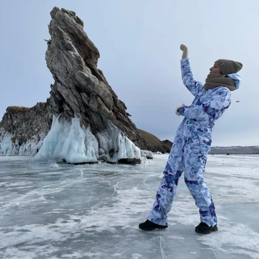 2025 قطعة واحدة بدل التزلج الإناث وزرة الشتاء الرياضة مقاوم للماء على الجليد دعوى النساء الثلوج بذلة الدافئة مقنعين ملابس التزلج